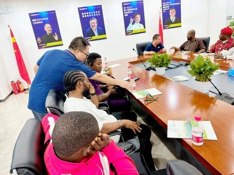 Business visitors in a meeting with Chinese hosts